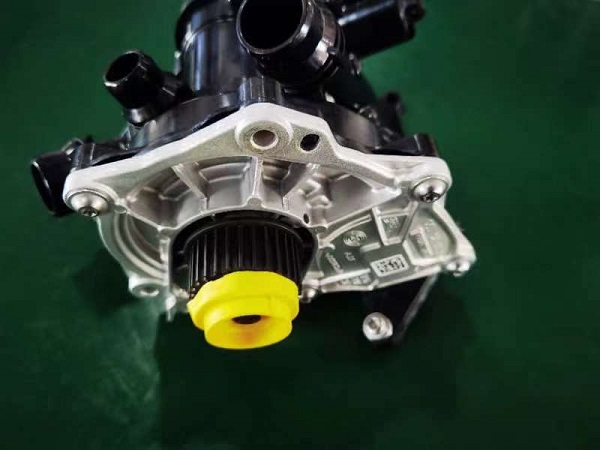What Makes a Radiator Thermostat Essential for Efficient Engine Temperature Control?