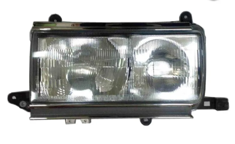 High Quality Standard Auto LED Lights Tail Light for Land Cruiser (OEM 81110-60695)